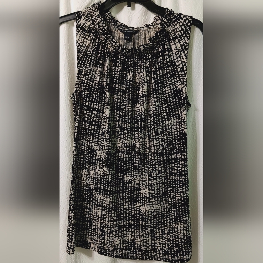 3 X$25  banana Republic Sleeveless Black blause Size S